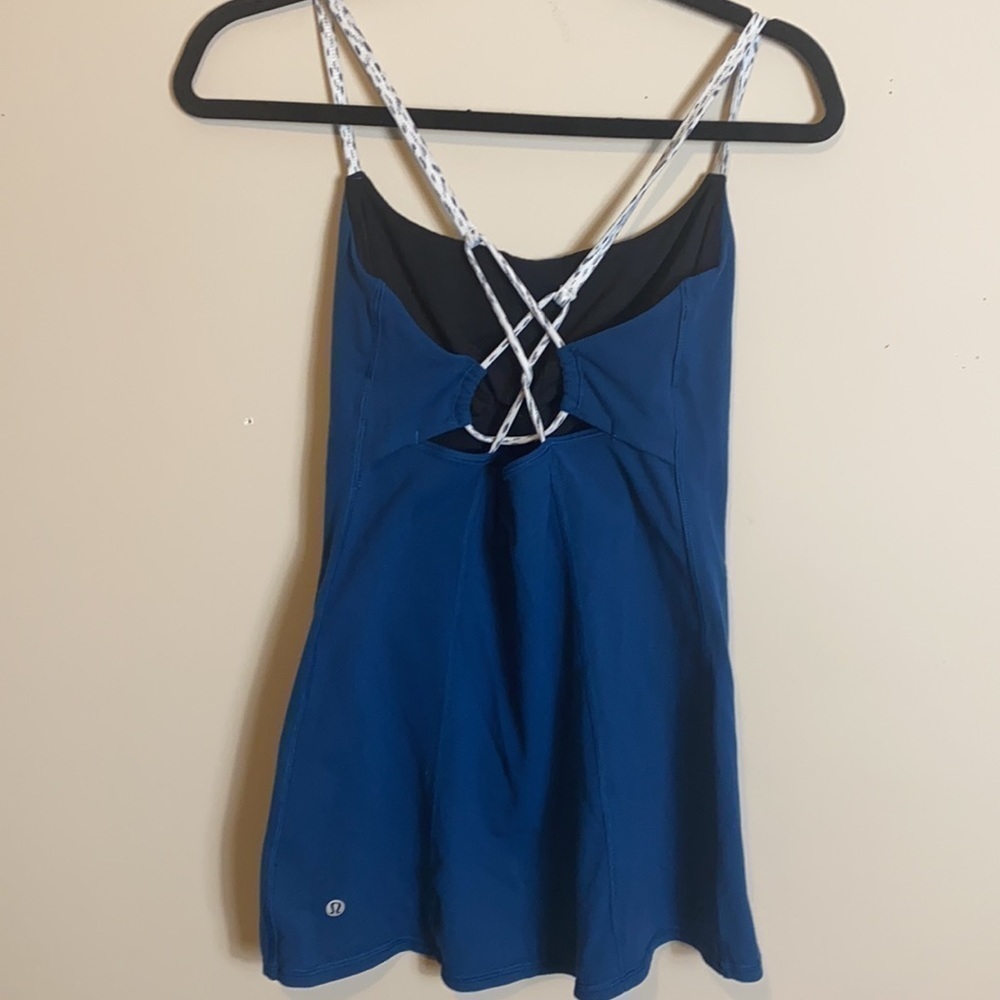 Lululemon Blue workout tank with built in bra size 8 - Picture 2 of 5